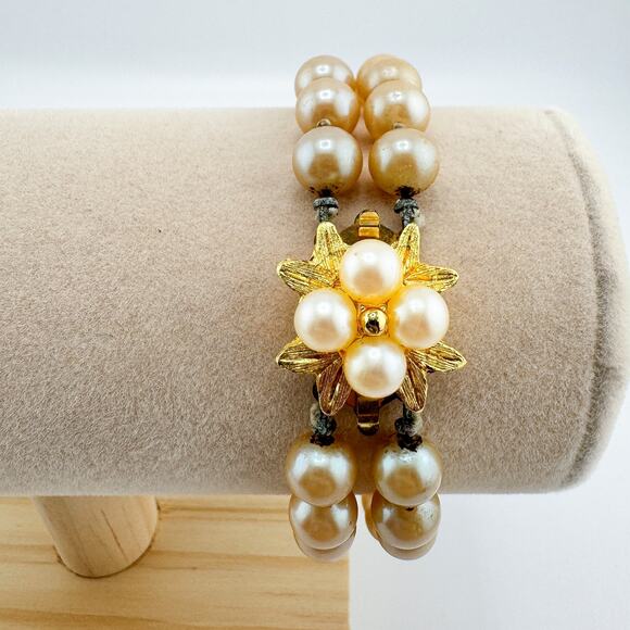 Vintage Double Strand Faux Pearl Bracelet Gold-Tone Starburst Clasp Timeless - Picture 4 of 8